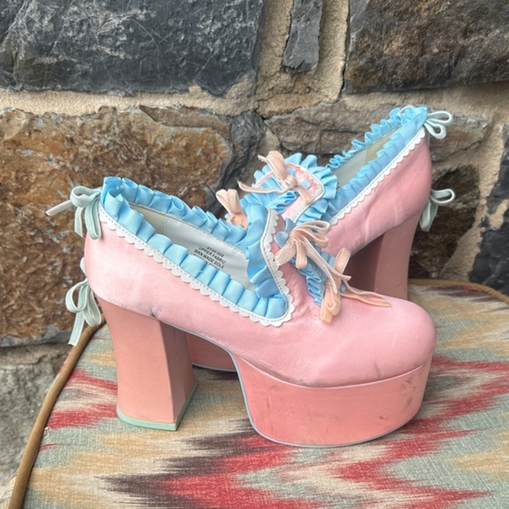 Sugar Thrillz Pastel Pink Platform Heels – Size 9M – Blue Ruffle Trim Velvet Bow